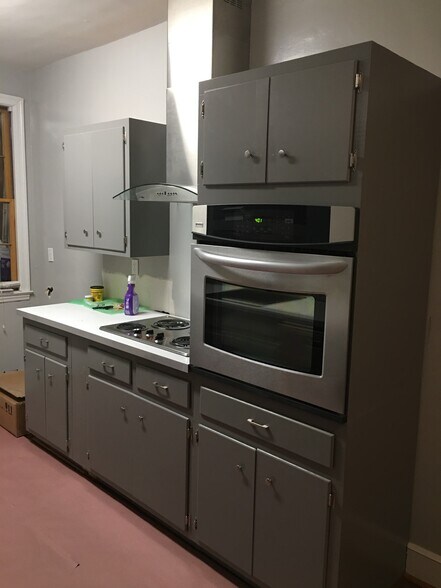 Kitchen with stainless steel appliances, refrigerator not in photo - 2603 Kiawah Ave