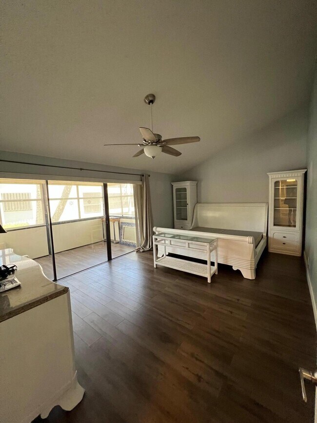 Building Photo - 1660 12 Oaks Way