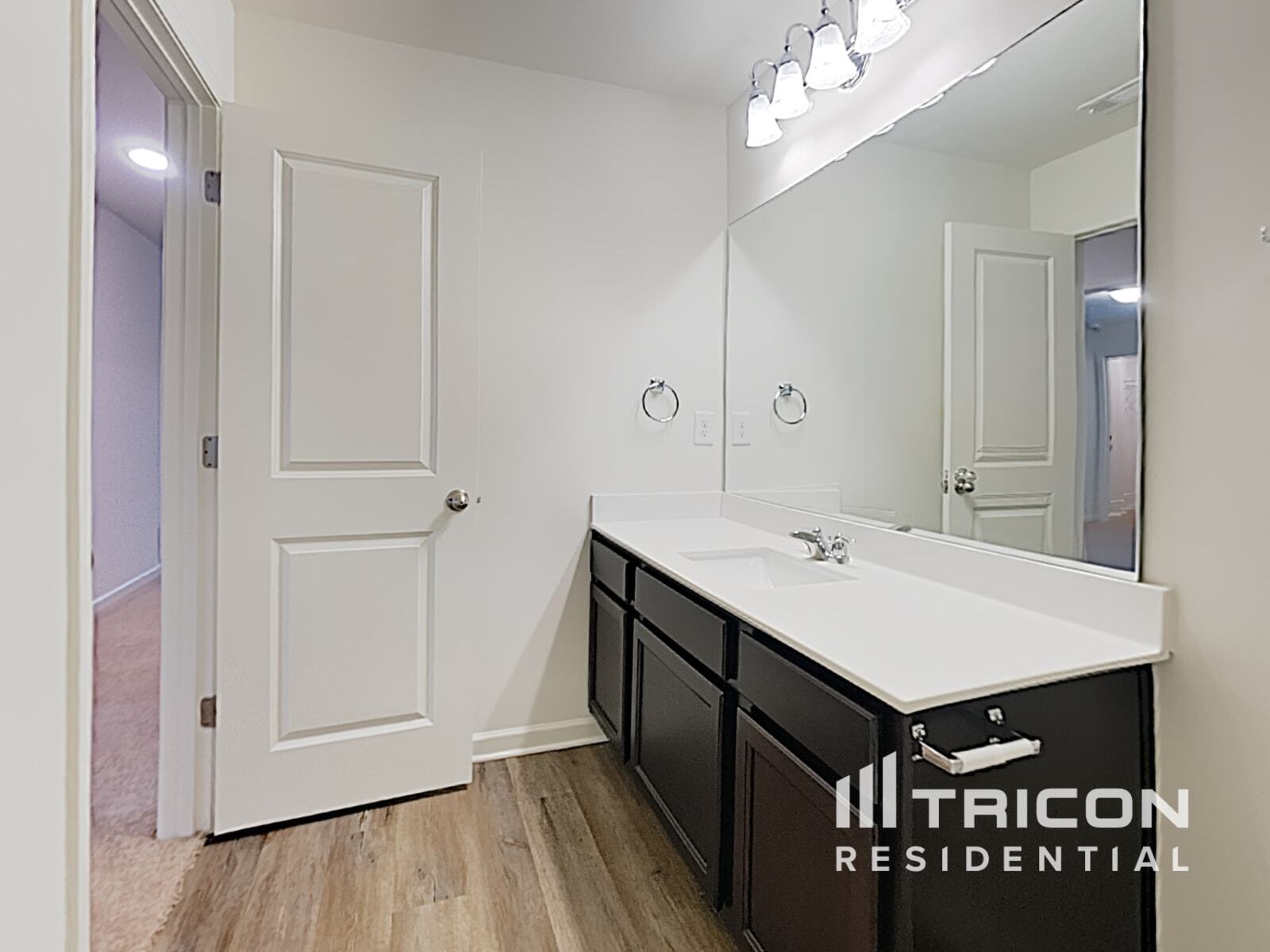 Building Photo - 2137 Hudson Dr