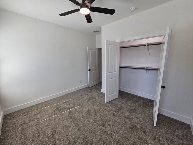 Building Photo - Ready for immediate move in!