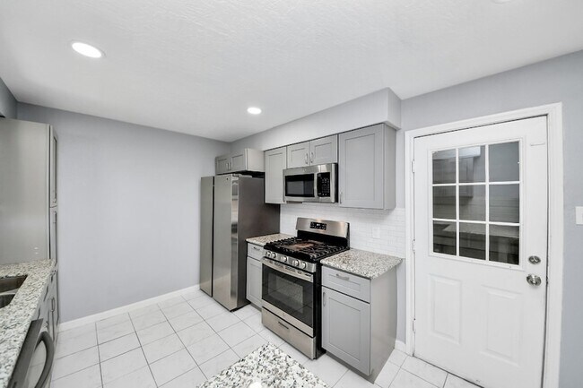 Building Photo - 6031 Dellfern Dr