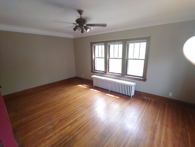 Building Photo - 576 Grand Ave