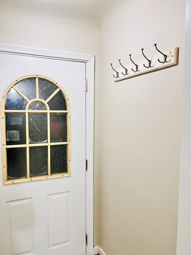 Building Photo - 25323 Orchard Lake Rd