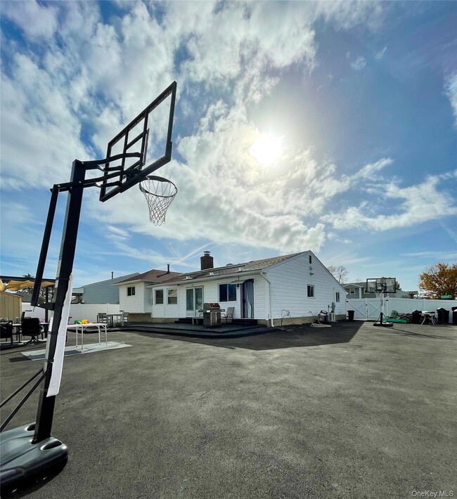 Building Photo - 1 Summer Ln