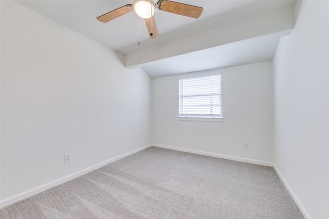 Building Photo - 2917 Dale Dr