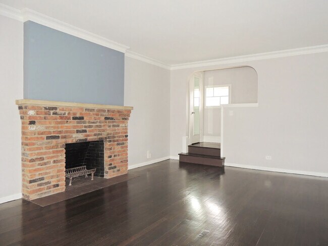 Building Photo - Updated 3 Bedroom - 1.5 Bathroom Cleveland Hts. Colonial for Rent!
