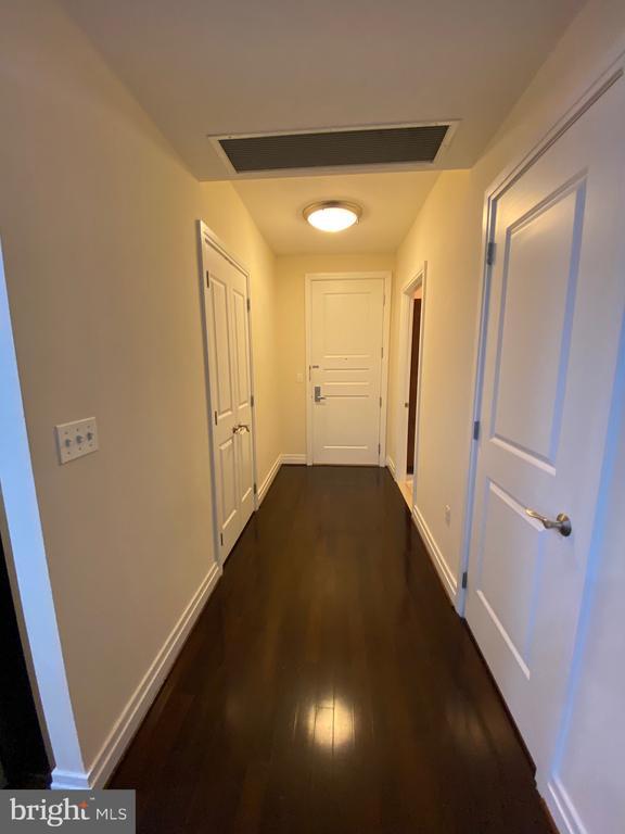 Building Photo - 8220 Crestwood Heights Dr