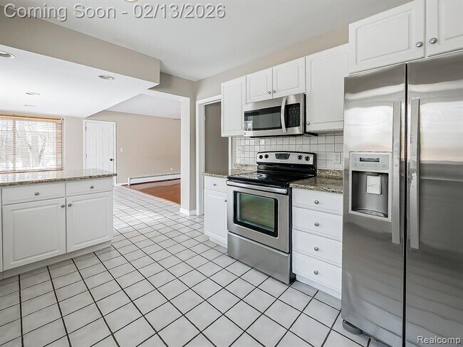 Building Photo - 25330 Brookview St