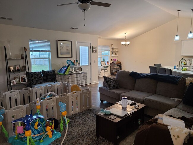 Building Photo - 3 Bedroom 2 Bath Home with Bonus - Osprey ...