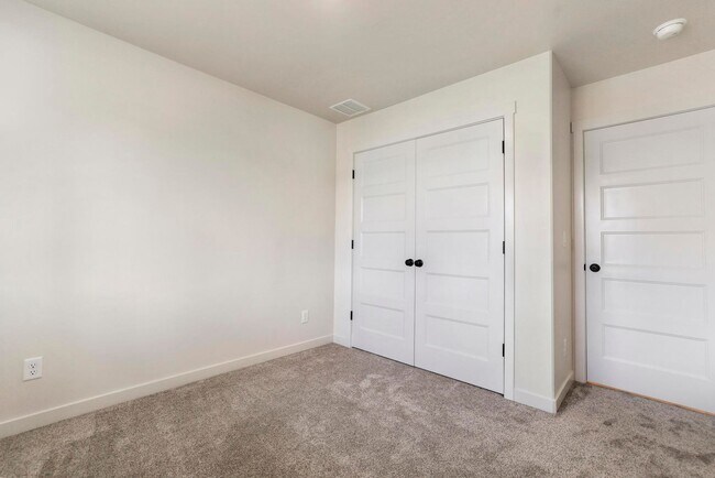 Building Photo - 392 Rock Dove Loop