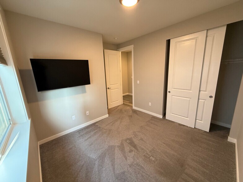 Building Photo - 17749 26th Dr NE