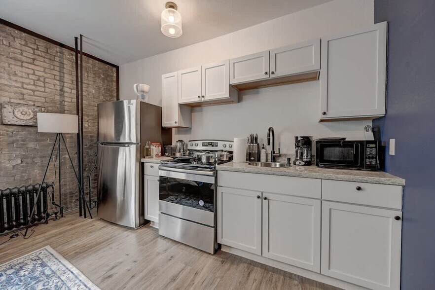 Building Photo - 1925 N Prospect Ave