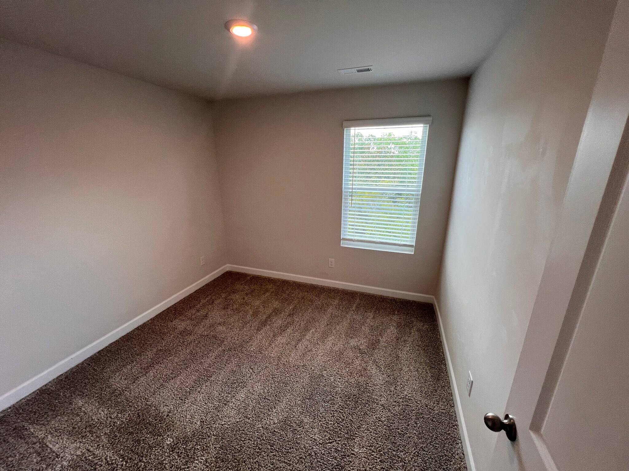 Building Photo - Room in Townhome on Memorial Pkwy