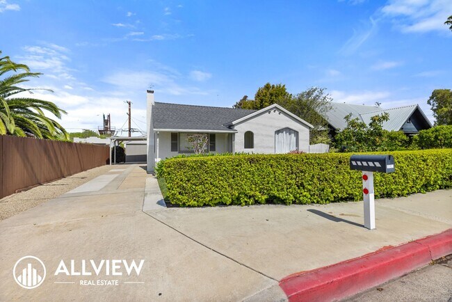 Building Photo - Charming 3 Bedroom 1 Bath Costa Mesa Bungalow