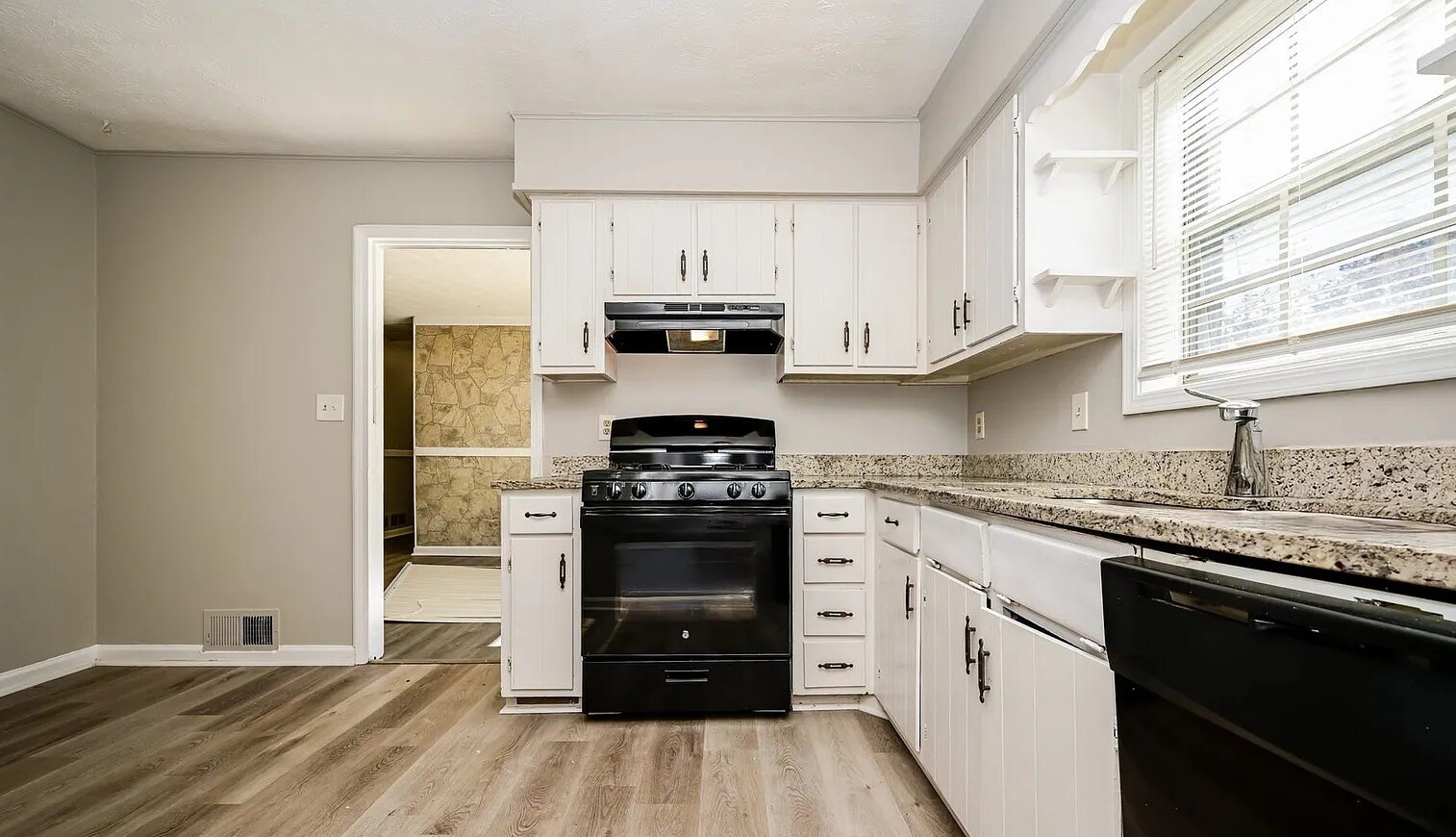 Building Photo - 6324 Amberly Rd