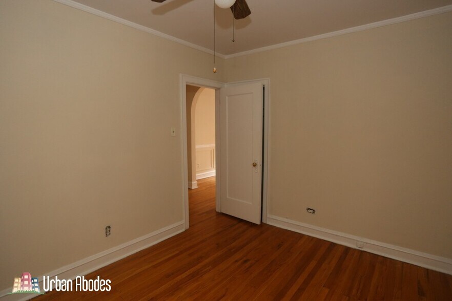 Building Photo - 549 W Surf St