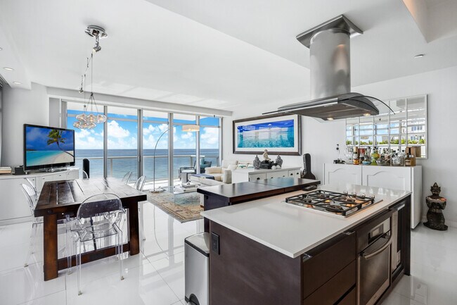 Building Photo - 3737 Collins Ave
