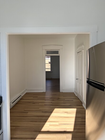 Dining room - 322 W James St