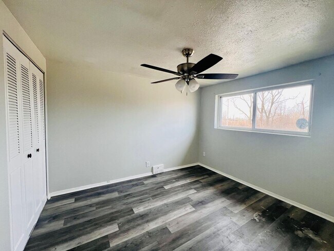 Building Photo - 5970 Glenway Dr