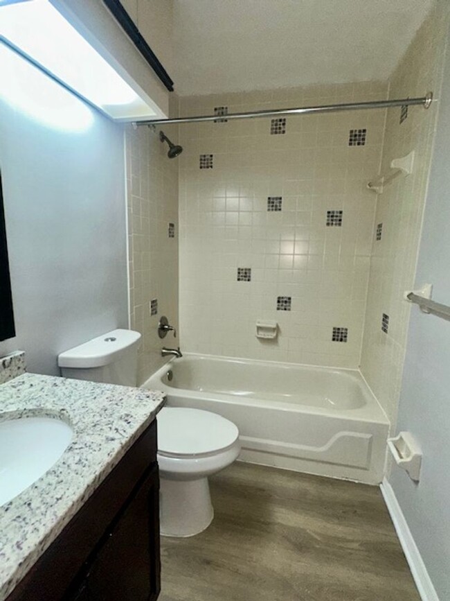 Building Photo - Cozy 2 Bedroom 2.5 Bath Two Story Condo