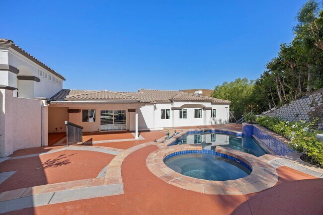 Building Photo - Modern Elegance Meets Scenic Privacy in Be...