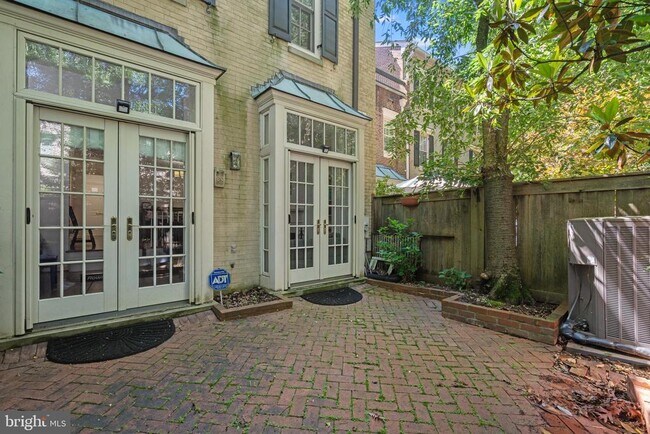 Building Photo - 4422 Westover Pl NW