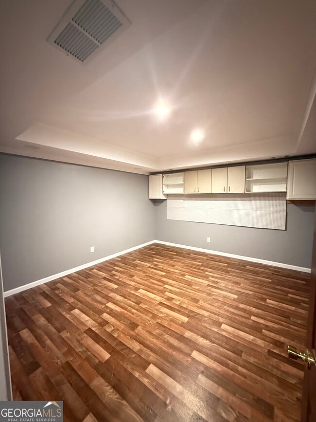 Building Photo - 5679 Coopers Glen Ct SW