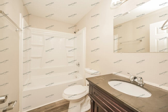 Building Photo - 15343 Sassafras Dr