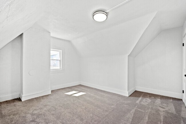 Building Photo - Stunning 2 bedroom home in Homestead available June 15!