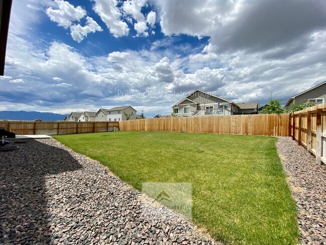 Building Photo - 10812 Yuba Dr
