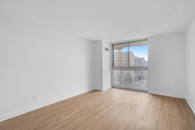 Building Photo - 1055 River Rd