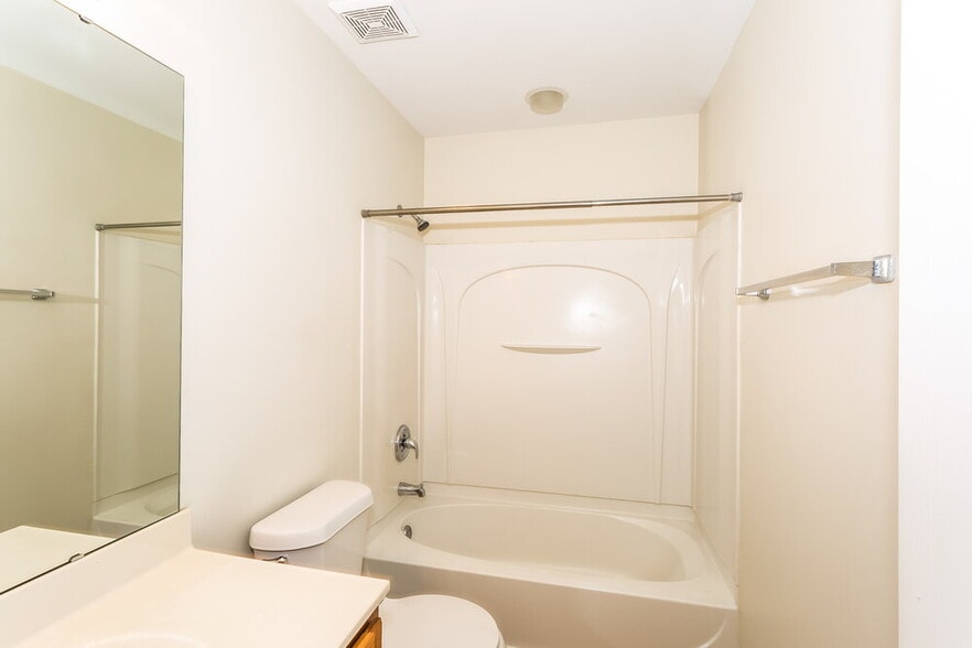Building Photo - 6827 Blake Brook Dr