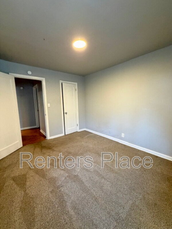 Building Photo - 2915 E Easton St