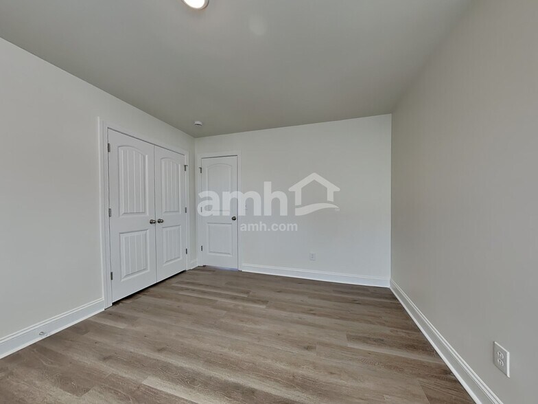 Building Photo - 806 Willow Tower Ct