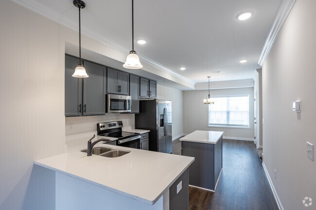 Interior Photo - Allen Rd - 3350 (x114)