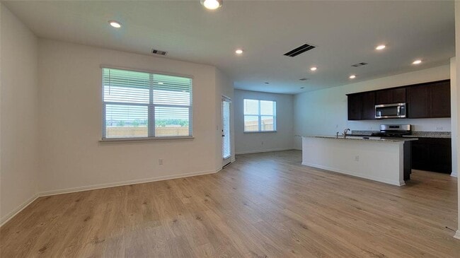 Building Photo - 325 Brody Ln
