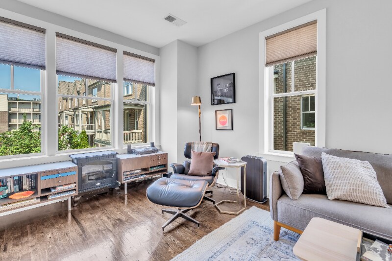 Building Photo - 211 Porter Village Cir