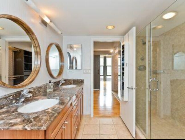 Primary Photo - 1070 W 15th St