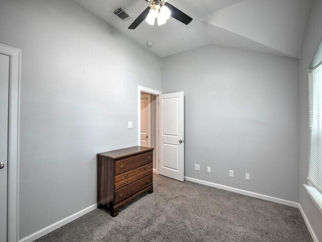 Building Photo - 6111 Caroline Green Ct