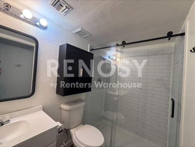 Building Photo - Ideal 2 Br 2 Ba Condo Near the 51 and Greenway in North Phoenix