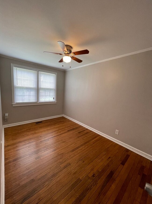 Building Photo - Gorgeous 2BR/1BA Duplex near Selwyn and Park Rd Hotspots!