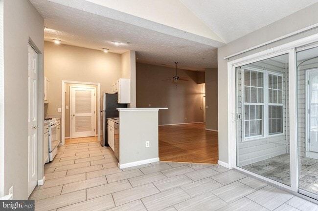 Building Photo - 2 bed 2 bath condo in sought after Piney O...