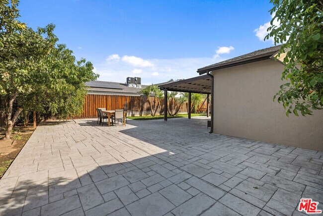 Building Photo - 6308 Lindley Ave