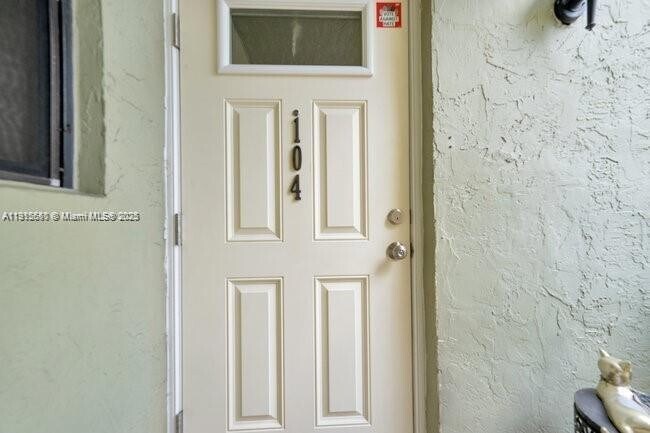 Building Photo - 9912 Hammocks Blvd