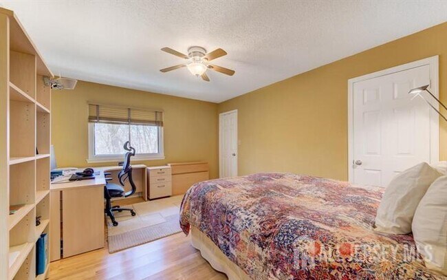 Building Photo - 17 Ashford Dr