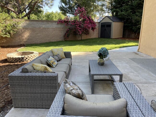 Building Photo - Gorgeous Private large lot in Rocklin!
