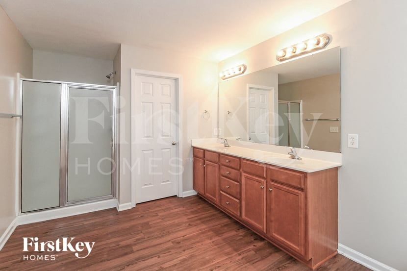 Building Photo - 4707 Shady Oak Dr