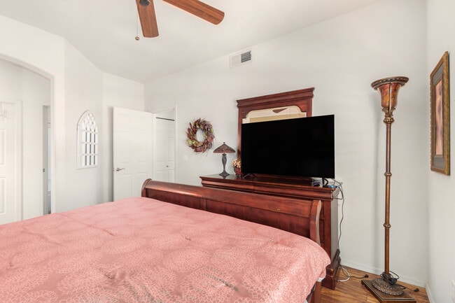 Building Photo - 5335 E Shea Blvd