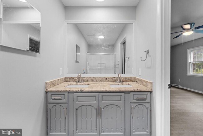 Building Photo - 7795 Penn Manor Ct