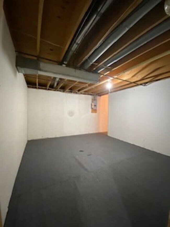 Building Photo - 1721 Graceland Ct